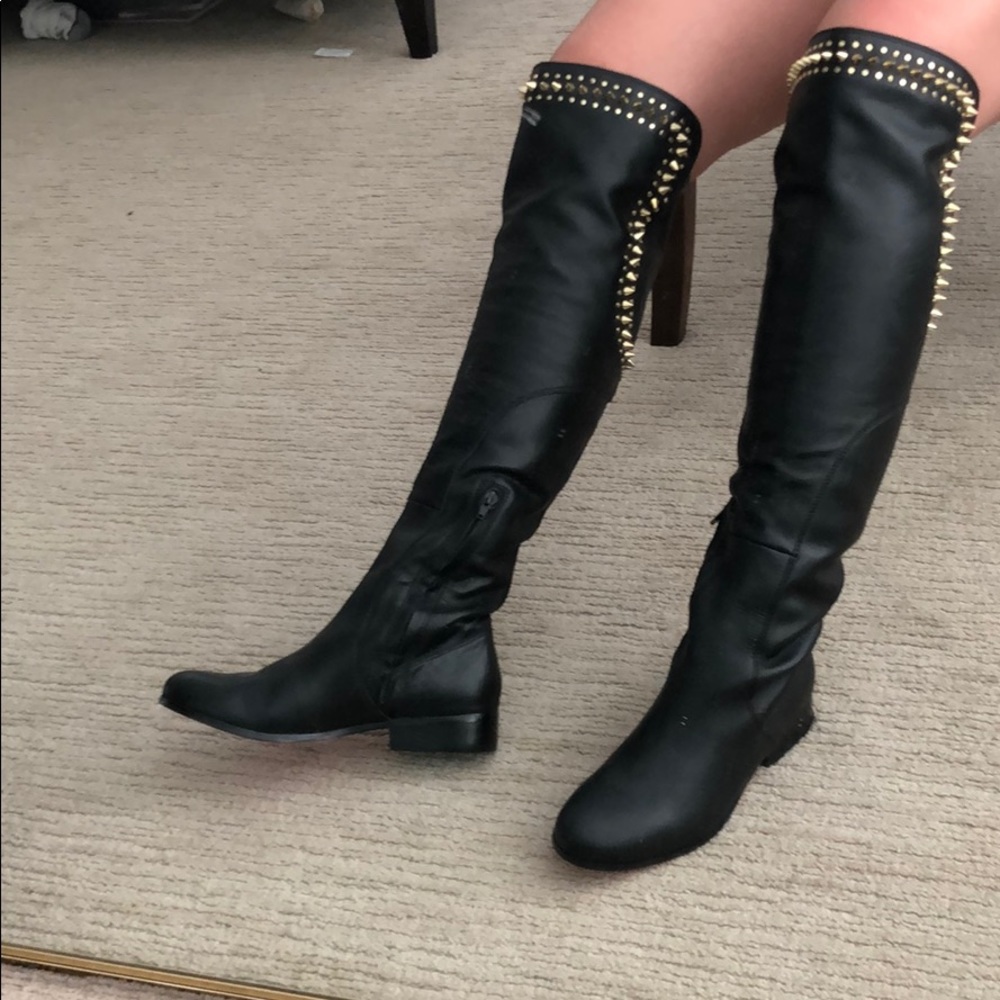 BNWOT Slayyyyy Black and gold studded boots